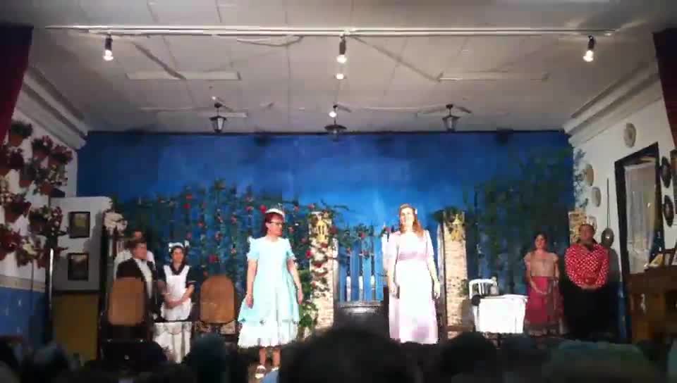Vídeo de la representación de la obra "Puebla de las Mujeres" de los hermanos Alvarez Quintero por el taller de teatro de la Rosaleda