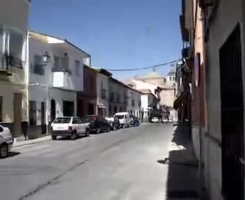 Vista panorámica en video de la Calle Mayor, Glorieta y Ayuntamiento. 23 de julio de 2006 a primera hora de la mañana. Se escucha de sonido de fondo el cantar de los pájaros de la Glorieta