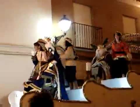 5 de Enero de 2007. Carroza de los Reyes Magos de Oriente por la calle Mayor camino de la Iglesia para entregar los regalos a los niños guardiolos