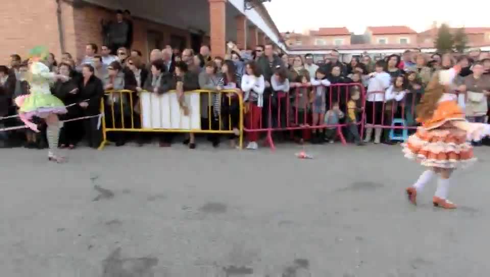 Comparsa "Juega conmigo" de la Asociación Juvenil "El trajín". Carnavales 2012