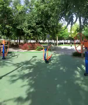 Parque de gimnasia para mayores recientemente inaugurado en el Cerro en el formato de visualización interactivo con controles