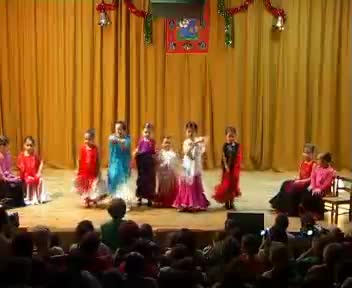 Actuación del grupo de baile de la Asociación Cultural dirigido por Esperanza Alvarez. Festival de Manos Unidas 30 Dic 2005