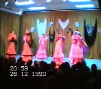 Navidad Cultural 1990. Grupo de Baile de la Asociación Cultural, dirigido por Marta del Castillo