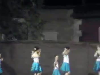 Escuela de Baile de la Asociación Cultural dirigida por Esperanza Alvarez, interpretando el tema "Loca"