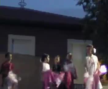 Escuela de Baile de la Asociación Cultural dirigida por Esperanza Alvarez, interpretando el tema "Que llueva"