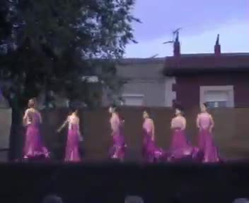 Escuela de Baile de la Asociación Cultural dirigida por Esperanza Alvarez, interpretando el tema "Fandango"