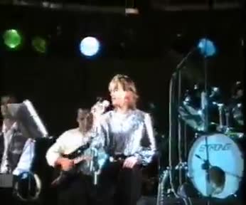 Fiestas de 1995. La Orquesta Florida cantando la conocida cancion de la Unión "Lobo hombre en París"