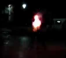 Tradicional festejo de la contratación de la Polvora de las Fiestas del día 24 de Septiembre. El escenario es la Glorieta el 17 de Agosto de 2006