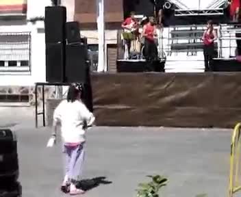 26 de Septiembre de 2006. Baile del vermout. "La Vicen" bailando en solitario en la Plaza