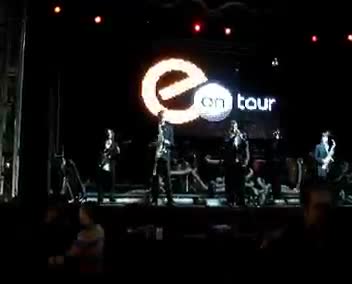 25 de Septiembre de 2006. Bailando por la noche con "el conjunto" en la Plaza