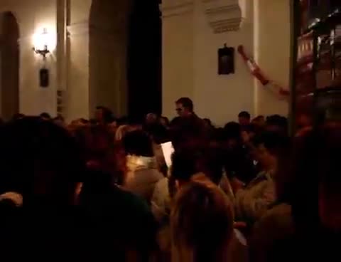 1 de Mayo de 2007. 00:00. Cantando los mayos a la Virgen en la puerta de la Iglesia