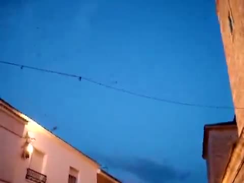 19 de Mayo de 2007. 21:40. El sonido de los vencejos en el pretil de la Iglesia