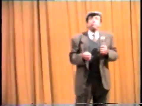 1995. Fragmento del video "4 canciones inolvidables". El cantante es Juan de Mata Mascaraque ("Matita")