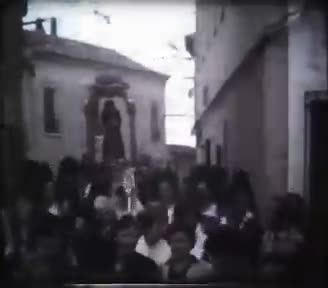 Procesión del Santo Niño 1981 con las Damas y Reina