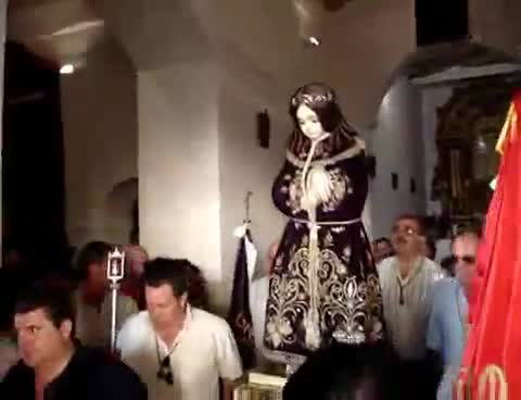 1 de Septiembre de 2007. Subida del Santo Niño a la Iglesia. El Santo Niño a la salida de la Ermita arropado por la Cofradía