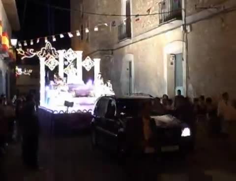 24 de Septiembre de 2007. El desfile de carrozas nocturno a su paso por la Glorieta en video (casi 6 minutos de duración)