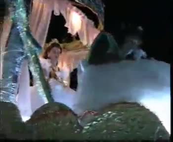 Fiestas de 1989. Carroza de Damas y Reina en el desfile nocturno