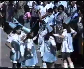 Fiestas de 1988. Grupo de Majorettes de La Guardia actuando en la Plaza