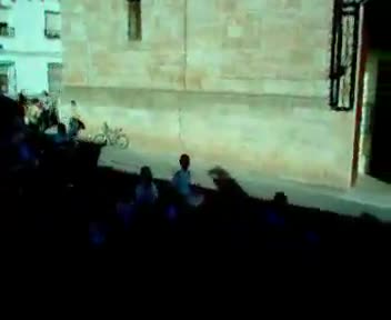 Fiestas de 2005. Entrada de la Reina y Damas a la iglesia con el pasodoble