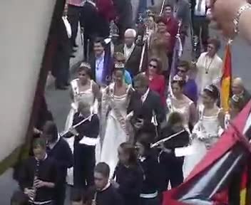 Damas y Reina de 2000 el dia 24 de Septiembre de 2001 acompañados por la Banda Municipal
