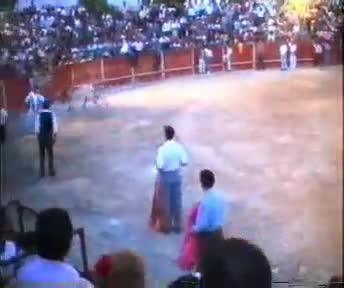 Fiestas de 1995. Vaquilla popular en la plaza de toros portátil de La Guardia. Ahí tenemos las memorables carreras delante del toro del hijo de Pascual