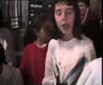 Fiestas de 1987. La familia Campaya "de broma" (véase diccionario guardiolo) en la Plaza en la puerta de su casa. Las gachas empiezan a "follar"