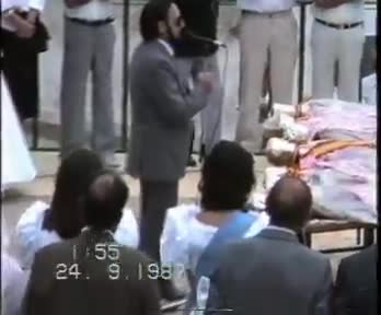 Fiestas de 1987. El alcalde Santiago Pérez Charmes tiene un emocionado recuerdo para Miguel Guzmán, Teniente Alcalde tristemente desaparecido en accidente de tráfico ese verano