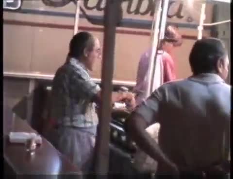 Fiestas de 1987. Noche típica en la Plaza en la esquina de los Campaya